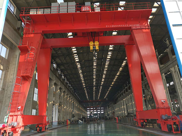 營口慶營石油化工設備有限公司200噸雙梁甘肅門式起重機